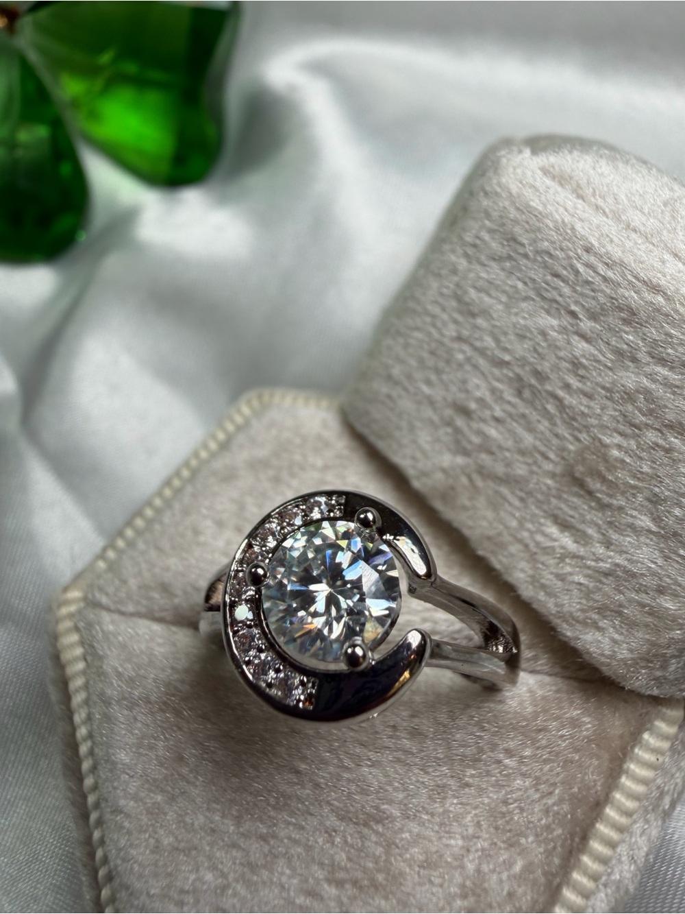1 CT Crescent Round-Cut Moissanite | 925 Sterling Silver | Size 5 | NEW